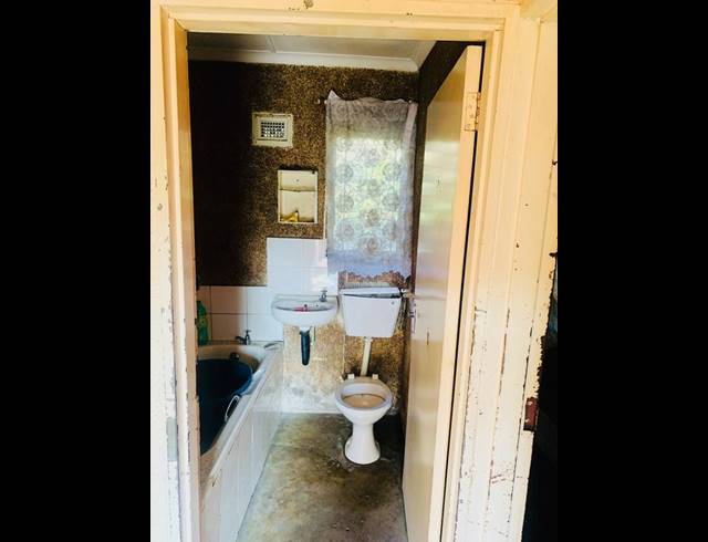 2 BEDROOM HOUSE FOR SALE IN UMLAZI Y